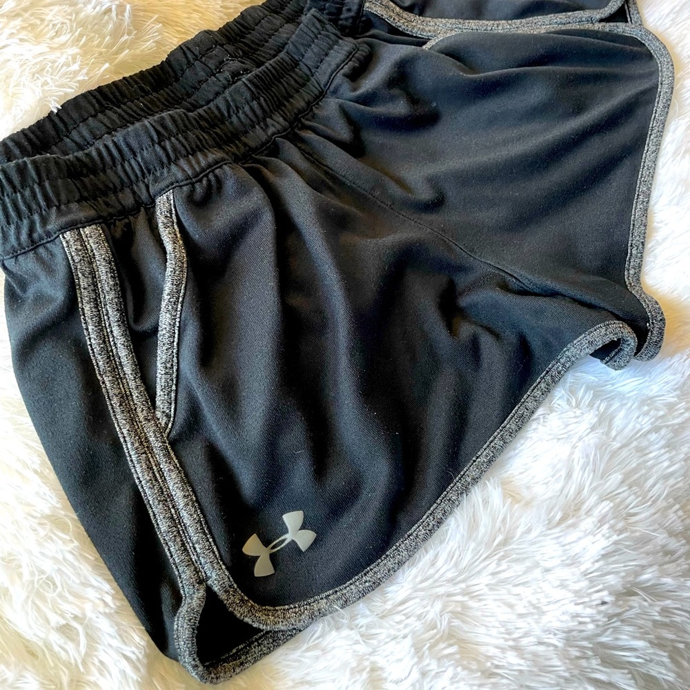 5 for $25, black under armor shorts, pockets